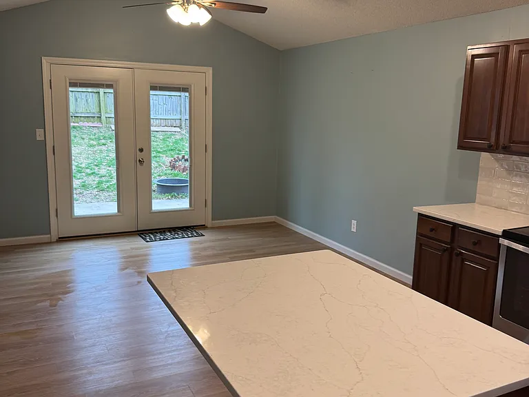 2411 Garden Dr — Photo 5