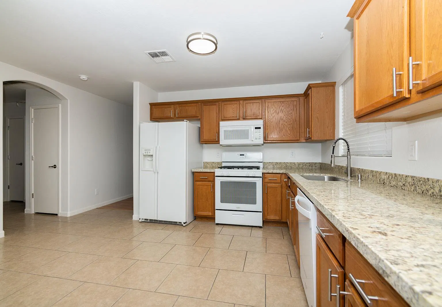 4 bed, 1478 sqft, $2,200 — Photo 4