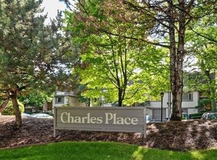 218 Charles Pl, Glenview, IL