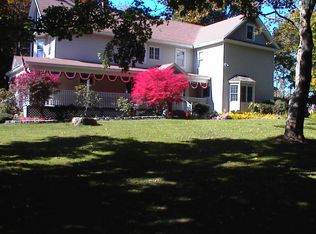 6870 Webster Rd, Orchard Park, NY 14127