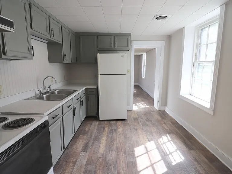 1419 W Main St #B — Photo 8