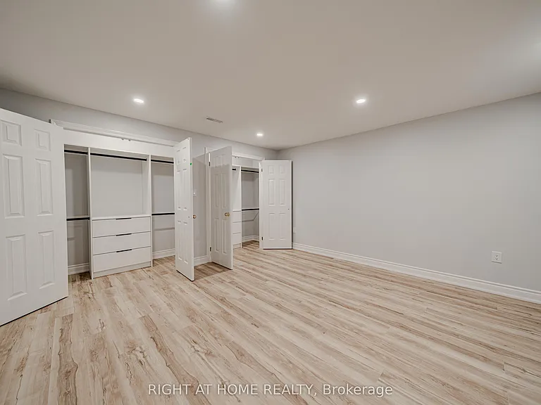 3 Glenayr Rd #LOWER — Photo 33