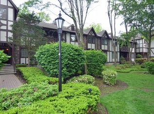 1701 Faulkner Ct, Mahwah, NJ 07430