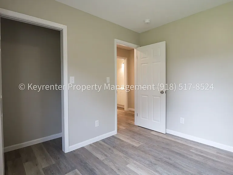 43 S Toledo Ave — Photo 12