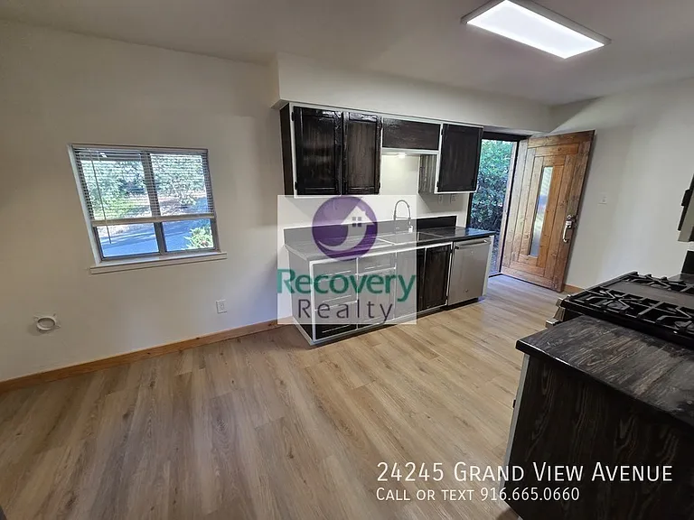 24245 Grand View Ave — Photo 12