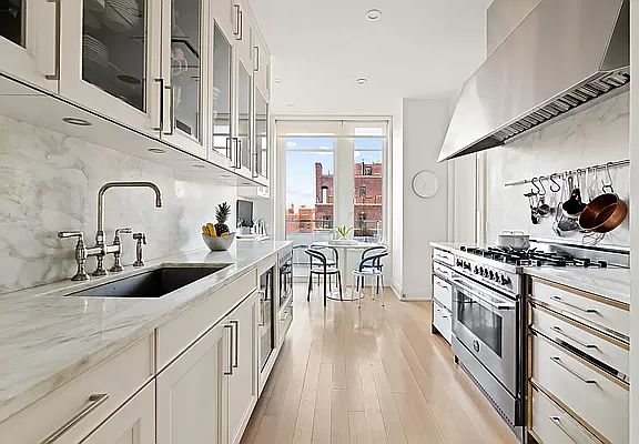 4th image of 200 E 79th St APT 18B