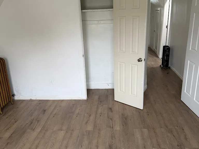 25 Nassau Pl #3 — Photo 6