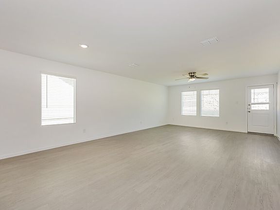 3rd image of 2205 La Vista Ln