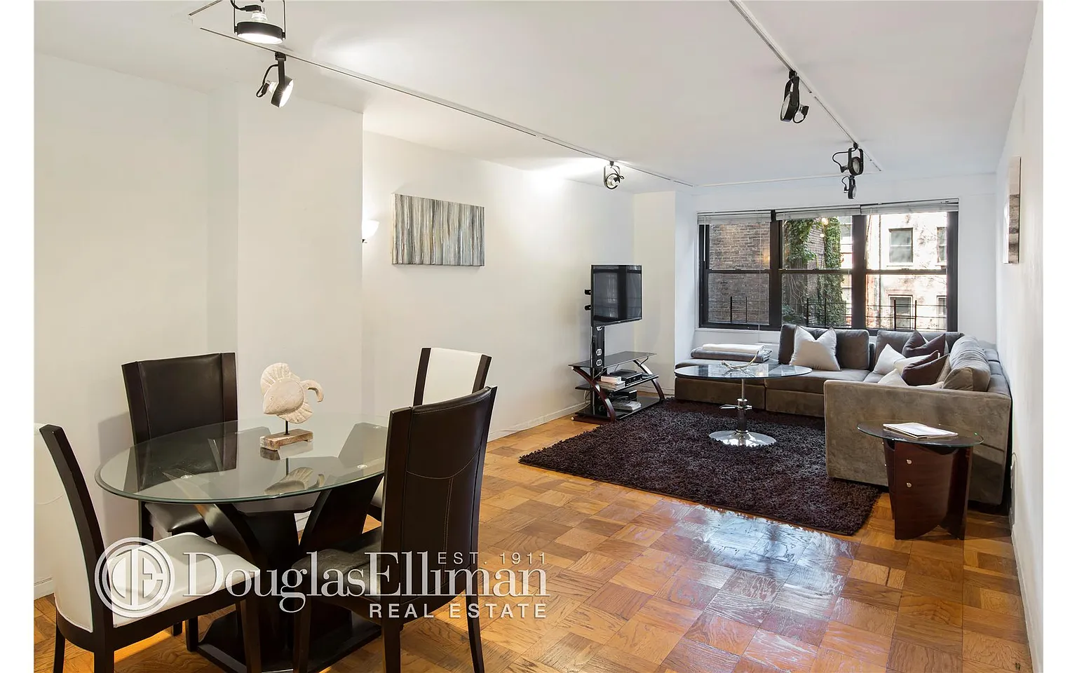 245 E 25th St APT 3K photo 1