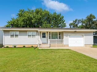 1216 N 2nd St, Manchester, IA 52057