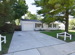 11 Briar Ln, Geneva, IL 60134