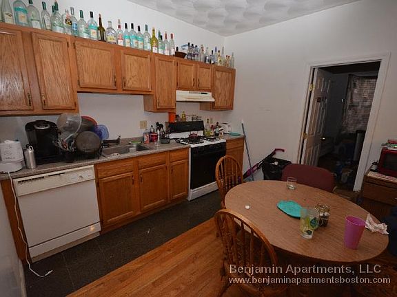 2nd image of 17 Cummings Rd #E