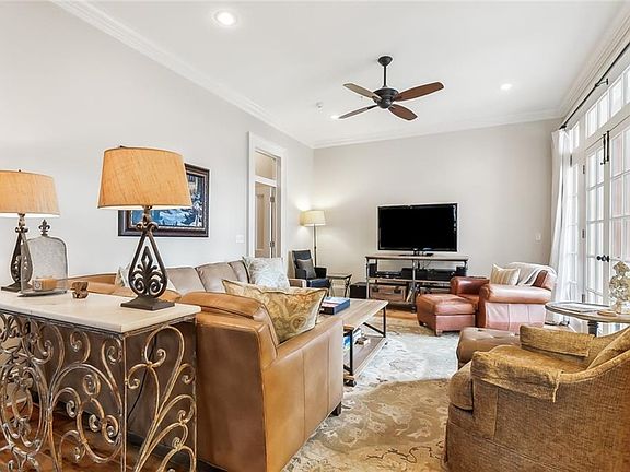 3rd image of 828 Saint Charles Ave APT 8