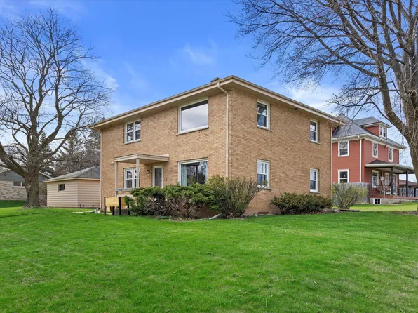 102 W Jefferson St, Port Washington, WI 53074