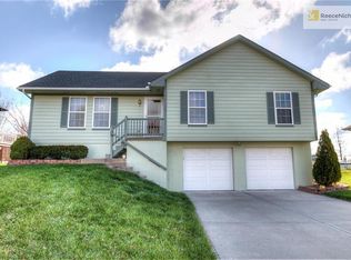 19505 Diamond Ln, Smithville, MO 64089