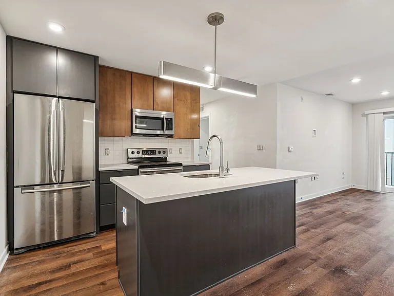 Graduate Pointe — Photo 126