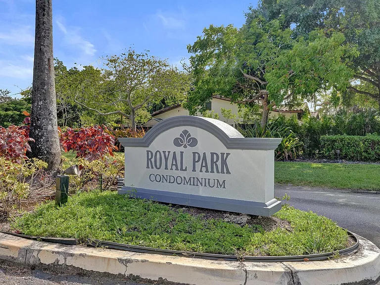106 Royal Park Dr #2A — Photo 37