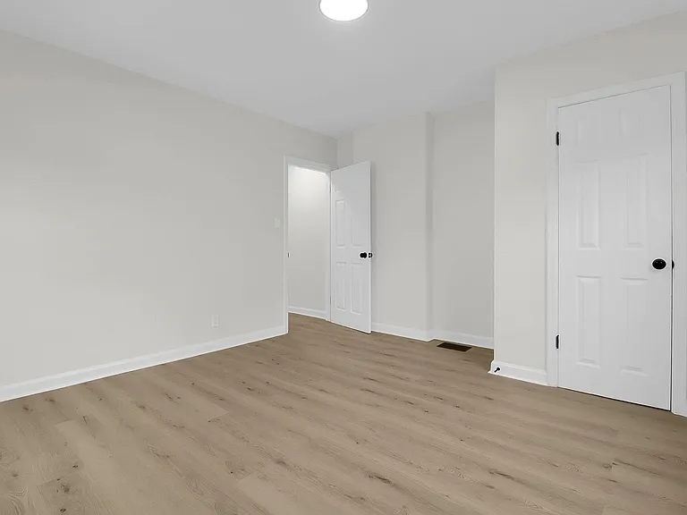 1686 E Whittier St — Photo 8