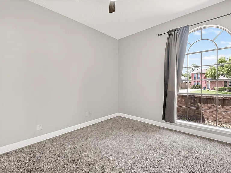 12403 Meadow Ridge Dr — Photo 37