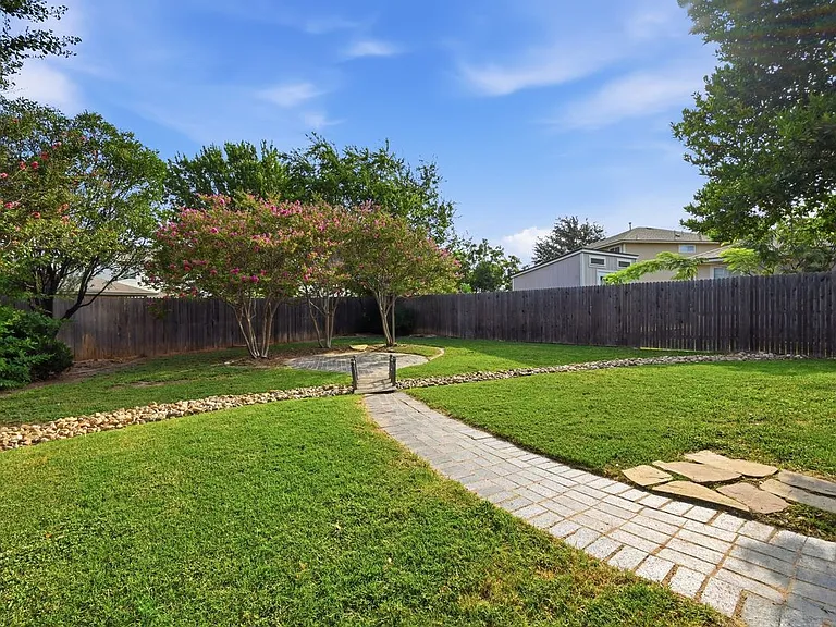920 Coronation Way — Photo 23