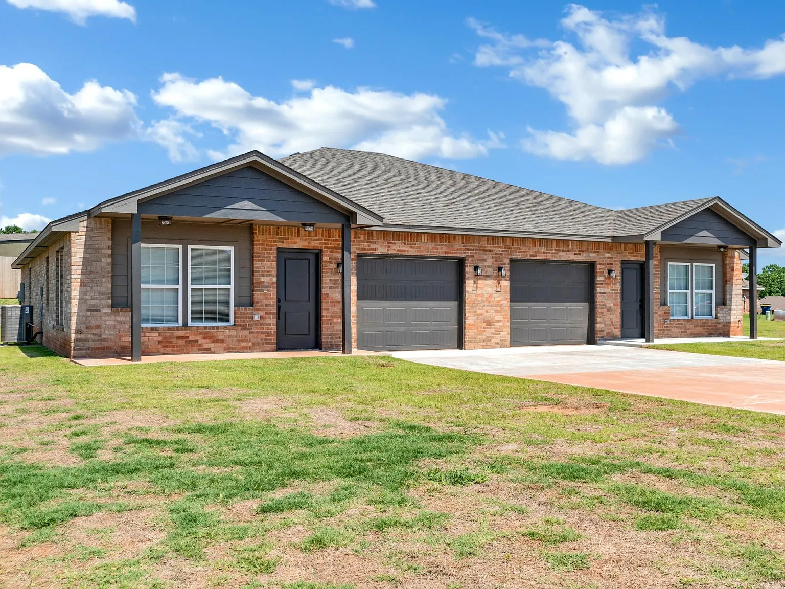 3 bed, 1350 sqft, $1,690 — Photo 3