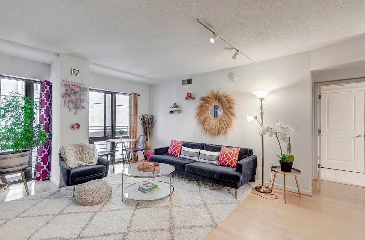 2 bed, 1025 sqft, $2,500 — Photo 2