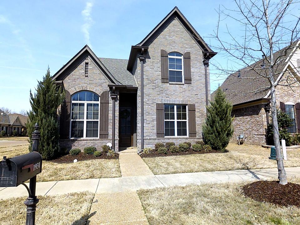 1st image of 1931 S Bend Dr