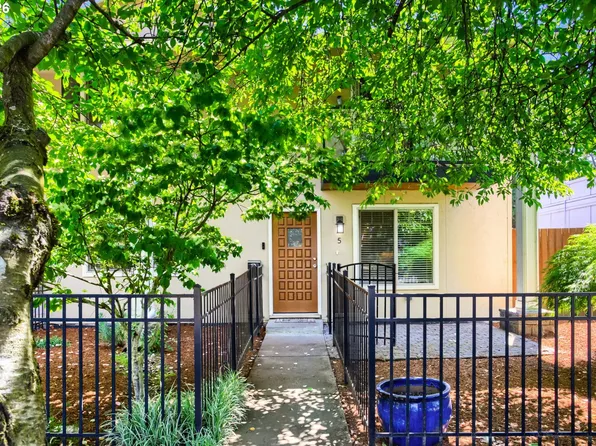 4830 SE Stark St APT 5, Portland, OR 97215