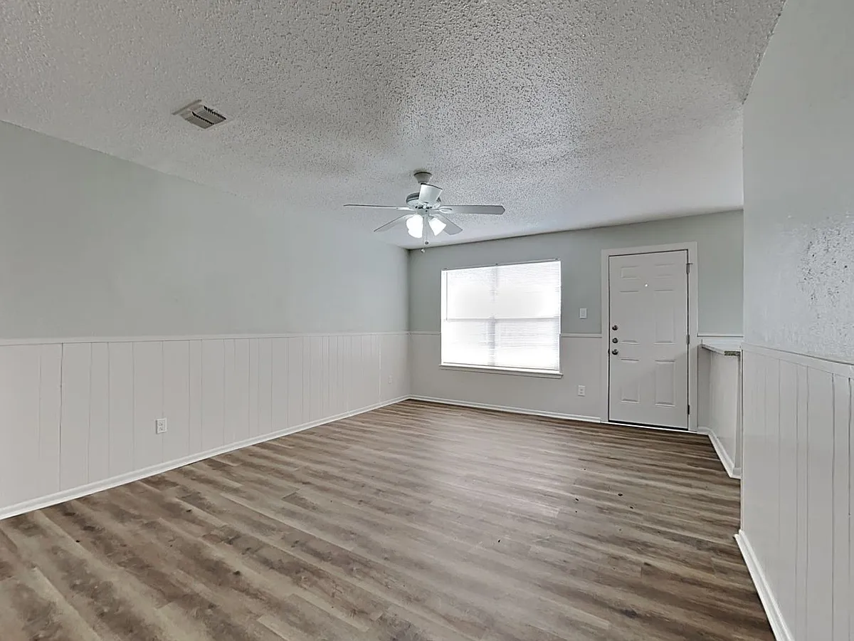 Building Photo - 3500 Brambleton Pl
