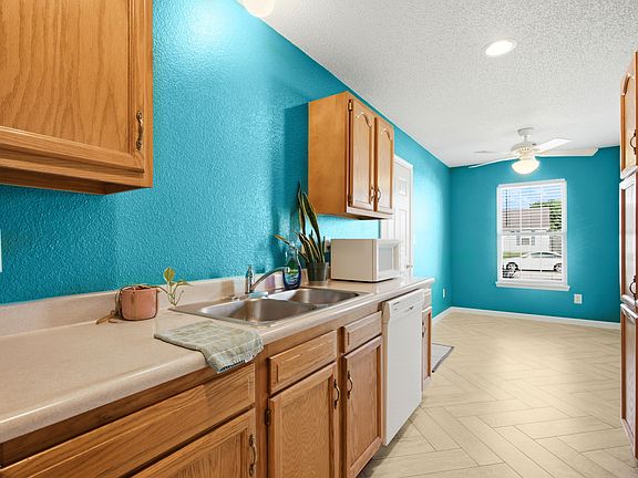5th image of 1807 Blue Lake Dr