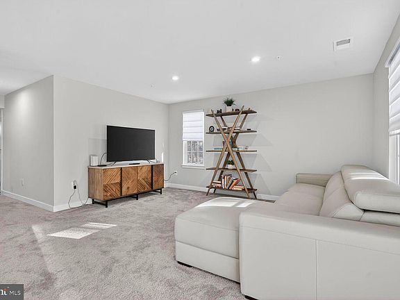 5th image of 10724 Hidden Ridge Dr