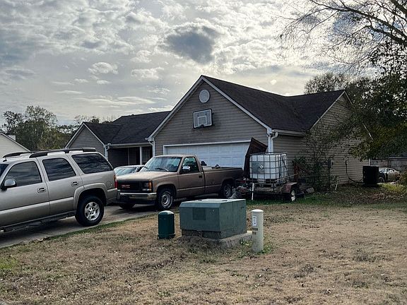 4th image of 711 Cloverdale Dr