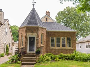 2634 N 75th St, Wauwatosa, WI 53213
