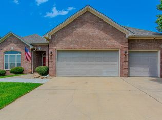 7104 Northlake Dr, Jacksonville, AR 72076