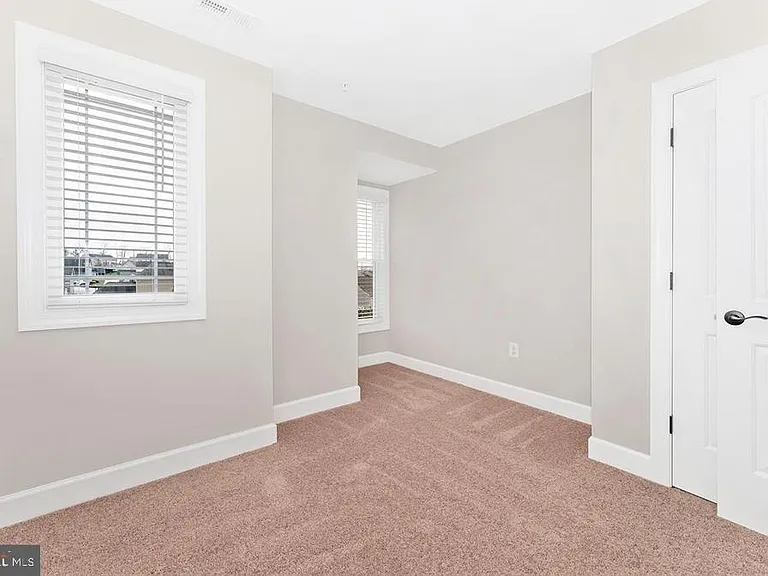 527 Abigail Ave — Photo 23