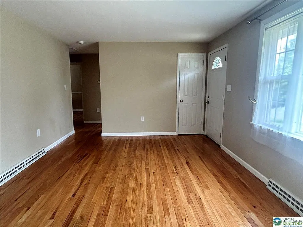 3 bed, 2.0 bath, 1384 sqft, $2,600 — Photo 4
