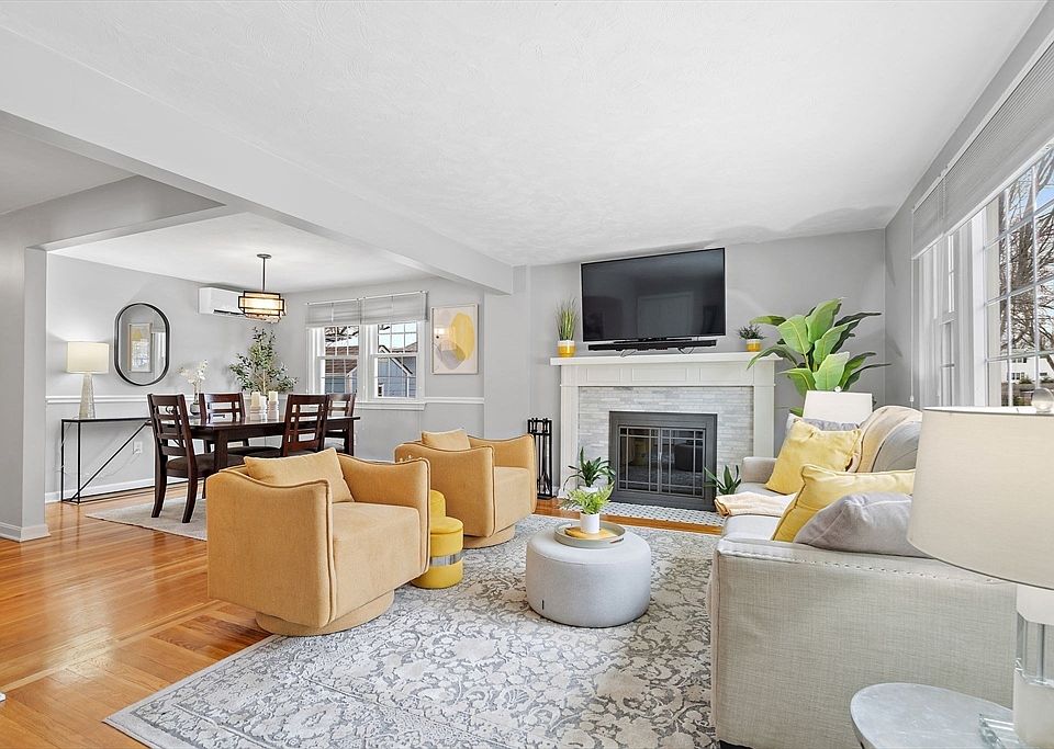 1st image of 199 Everett St Unit 199