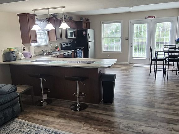 3rd image of 5703 W Vinca Ln