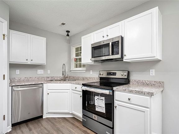 5th image of 1701 Fern Hill Dr
