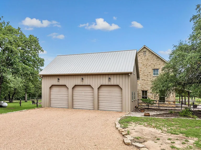 1661 Guenther Rd — Photo 26