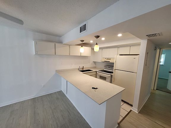 kitchen area, quartz countertops