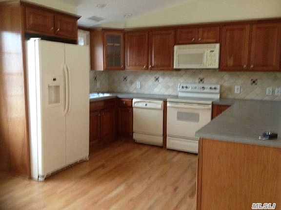 2nd image of 82 Tipton Dr E