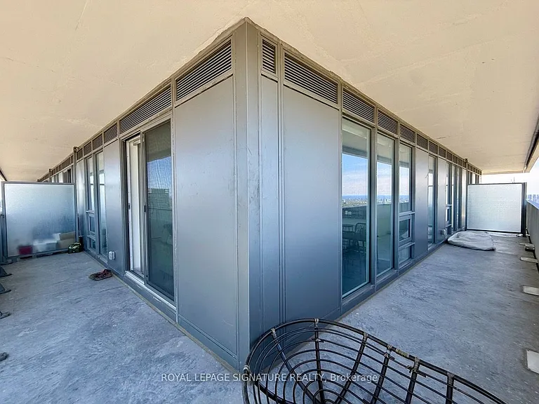 2221 Yonge St #3909 — Photo 22