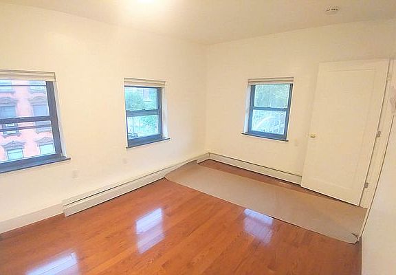 4th image of 27 Essex St #4