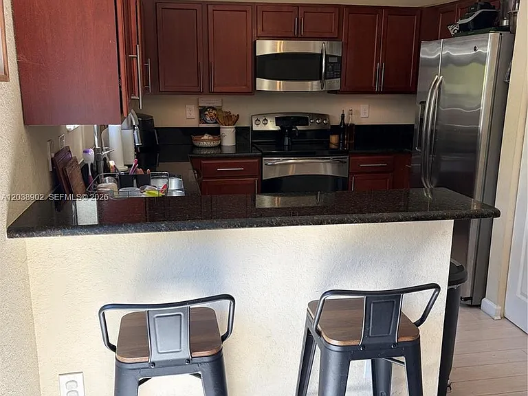 370 NE 37th Pl — Photo 9
