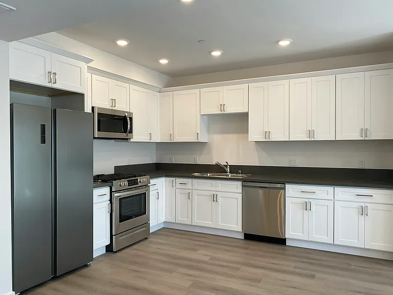 16030 Sherman Way #B — Photo 5
