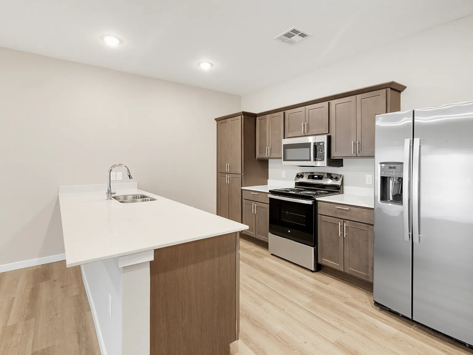 2 bed, 1014 sqft, $1,600 — Photo 3