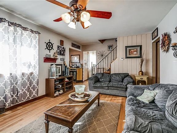 4th image of 40 Greenview Dr