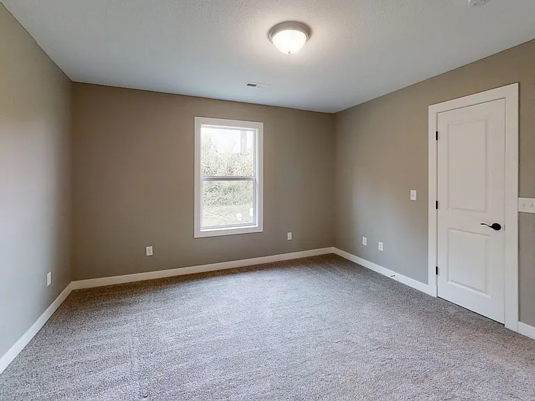 11867 Ridgeway Dr — Photo 4