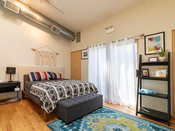 4th image of 2144 Ashland Ave Suite 6